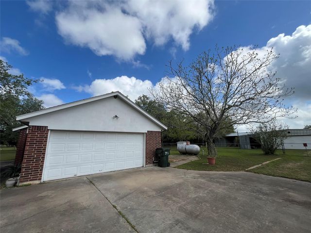 1475 Cr 16, Altair, TX 77412
