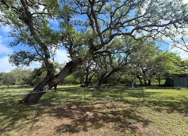 1475 Cr 16, Altair, TX 77412