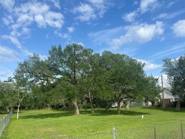 1475 Cr 16, Altair, TX 77412