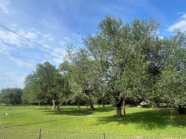 1475 Cr 16, Altair, TX 77412