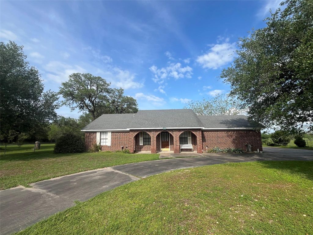 1475 Cr 16, Altair, TX 77412