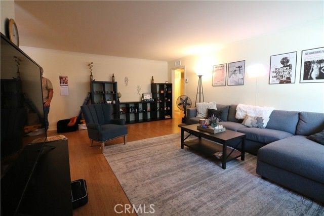 525 S Shelton Street 102, Burbank, CA 91506