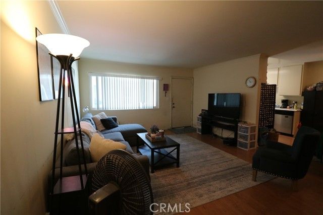 525 S Shelton Street 102, Burbank, CA 91506