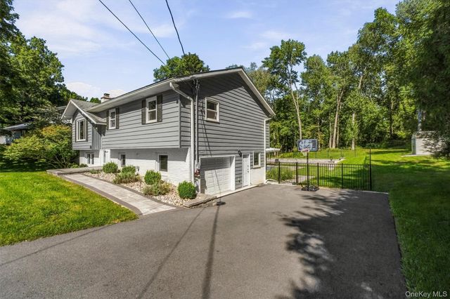 13 Slate Hill Drive, Poughkeepsie, NY 12603