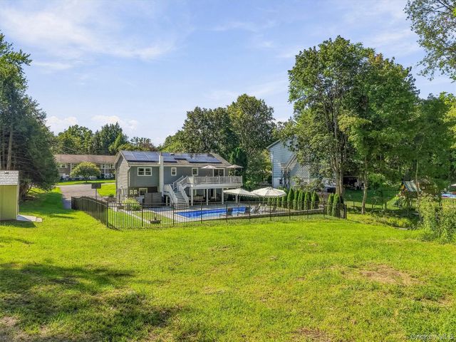 13 Slate Hill Drive, Poughkeepsie, NY 12603