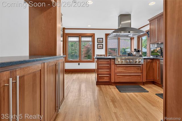 2920 Riverside Drive, Trenton, MI 48183