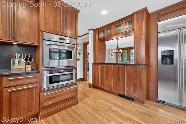 2920 Riverside Drive, Trenton, MI 48183