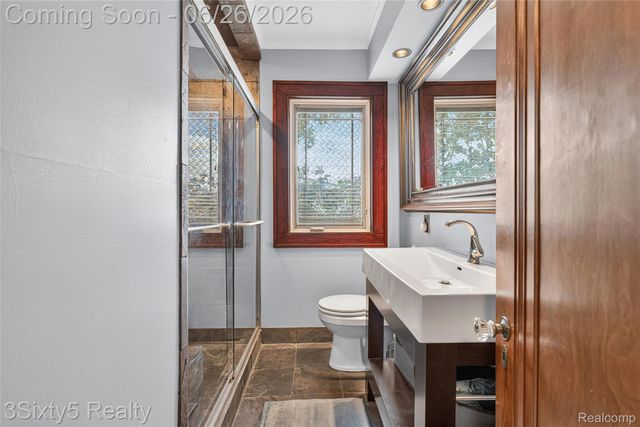 2920 Riverside Drive, Trenton, MI 48183