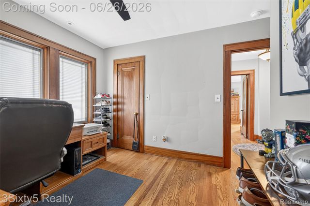 2920 Riverside Drive, Trenton, MI 48183