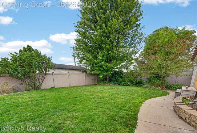 2920 Riverside Drive, Trenton, MI 48183