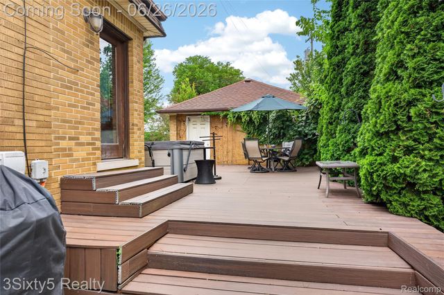 2920 Riverside Drive, Trenton, MI 48183