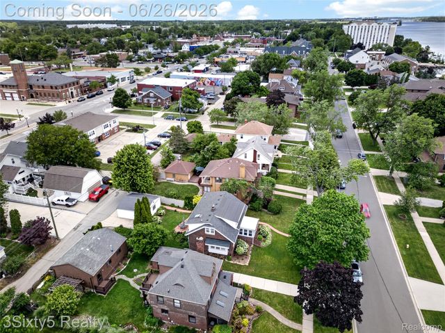 2920 Riverside Drive, Trenton, MI 48183