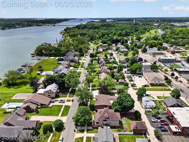 2920 Riverside Drive, Trenton, MI 48183