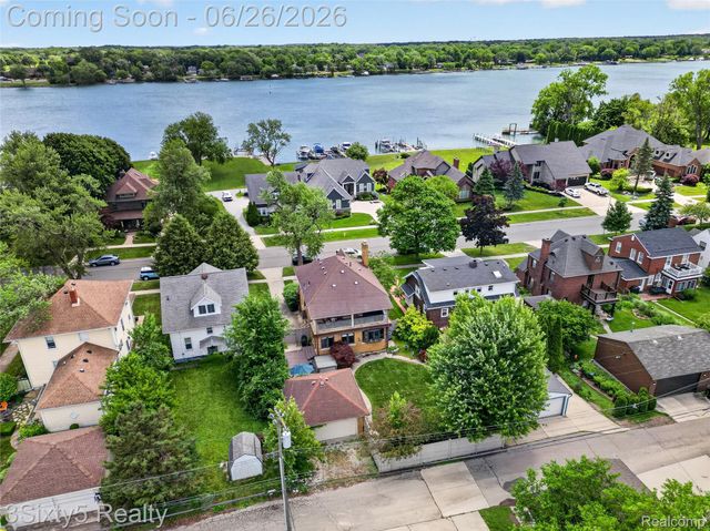 2920 Riverside Drive, Trenton, MI 48183