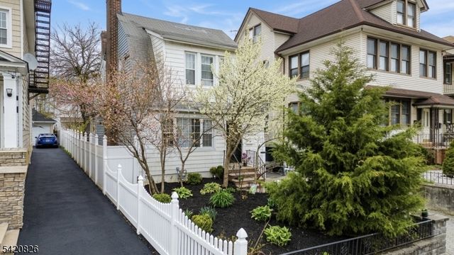 923 Kilsyth Rd, Elizabeth City, NJ 07208