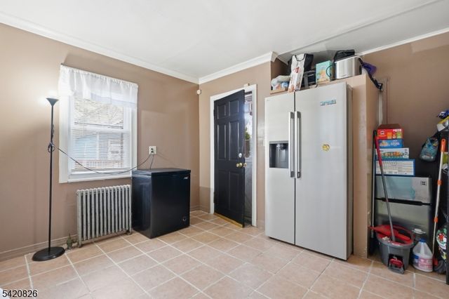 923 Kilsyth Rd, Elizabeth City, NJ 07208