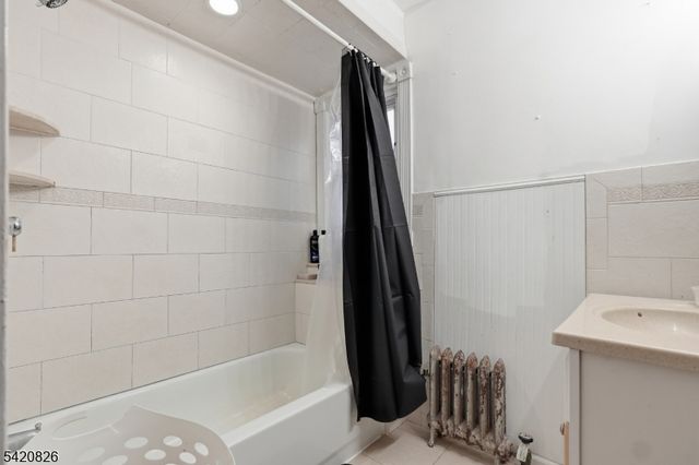 923 Kilsyth Rd, Elizabeth City, NJ 07208