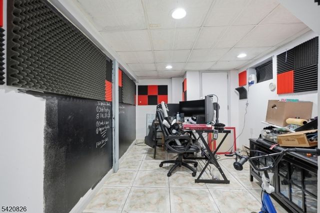 923 Kilsyth Rd, Elizabeth City, NJ 07208