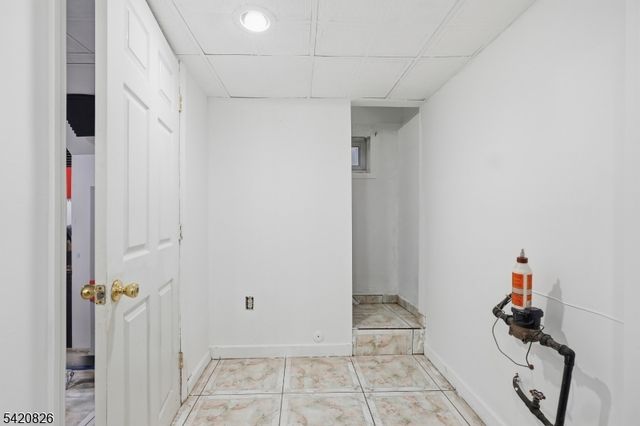 923 Kilsyth Rd, Elizabeth City, NJ 07208