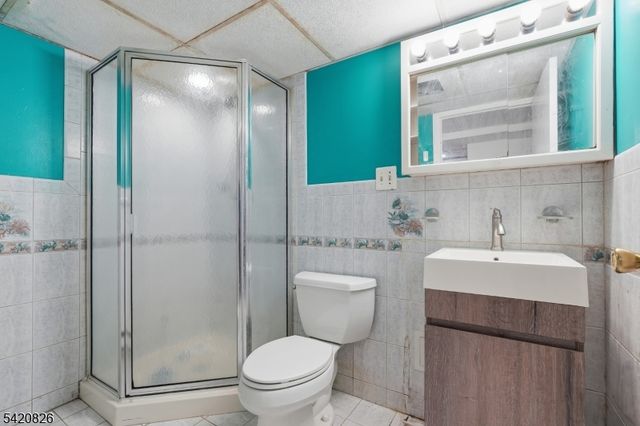 923 Kilsyth Rd, Elizabeth City, NJ 07208