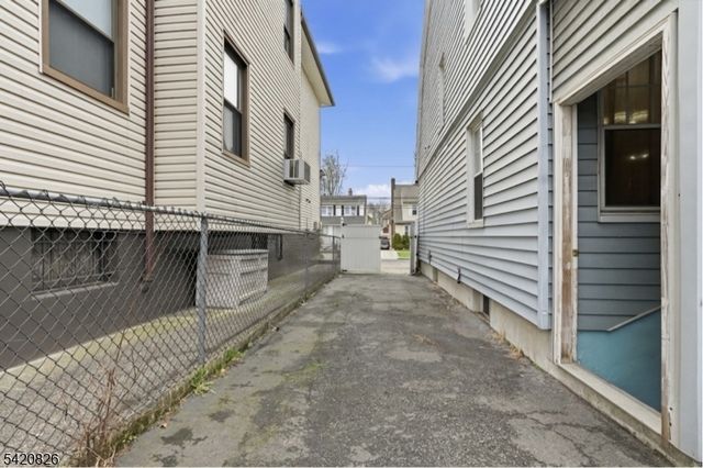 923 Kilsyth Rd, Elizabeth City, NJ 07208