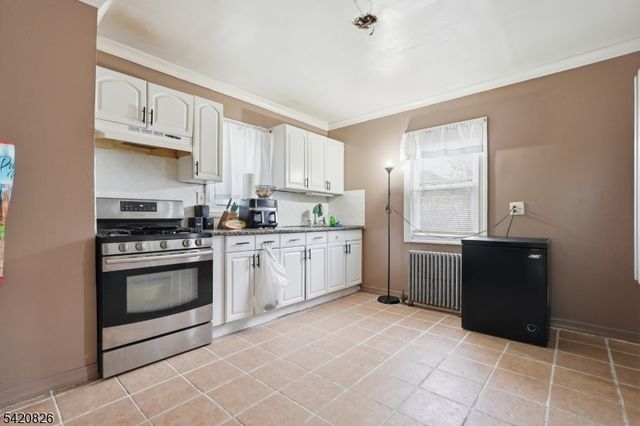 923 Kilsyth Rd, Elizabeth City, NJ 07208