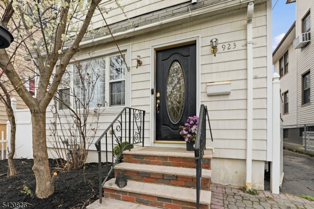 923 Kilsyth Rd, Elizabeth City, NJ 07208 — photo 3