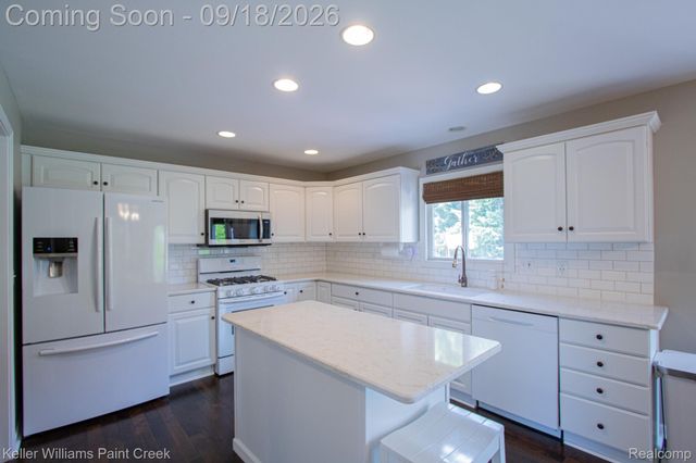 48583 Village Drive, Macomb Township, MI 48044