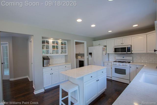 48583 Village Drive, Macomb Township, MI 48044