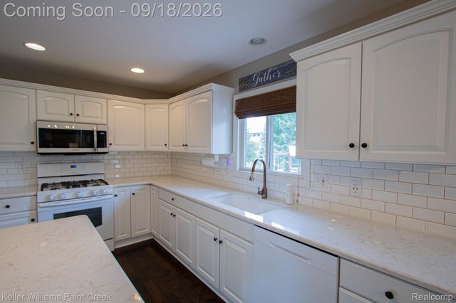 48583 Village Drive, Macomb Township, MI 48044