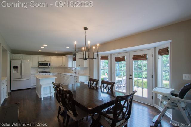 48583 Village Drive, Macomb Township, MI 48044