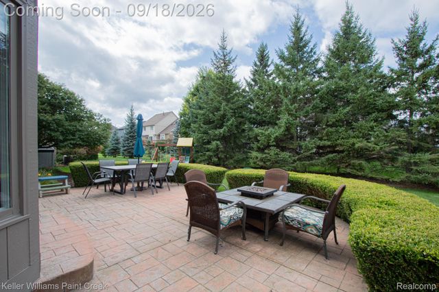 48583 Village Drive, Macomb Township, MI 48044