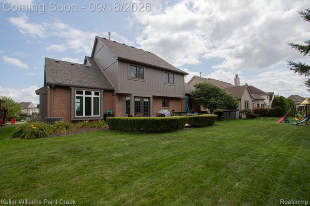 48583 Village Drive, Macomb Township, MI 48044