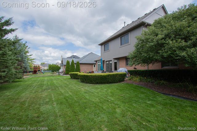 48583 Village Drive, Macomb Township, MI 48044