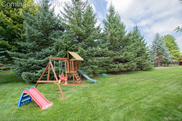 48583 Village Drive, Macomb Township, MI 48044