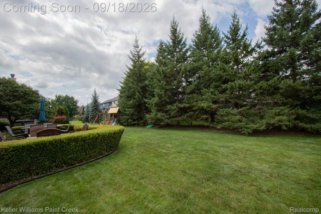 48583 Village Drive, Macomb Township, MI 48044