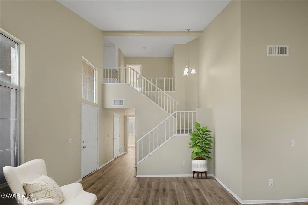 Image 4 of property listing at 2812 Minford, Lancaster, CA 93536