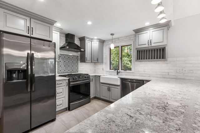 2 Fairway Circle, Sandwich, MA 02563