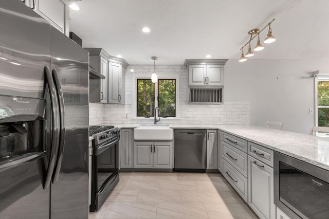 2 Fairway Circle, Sandwich, MA 02563
