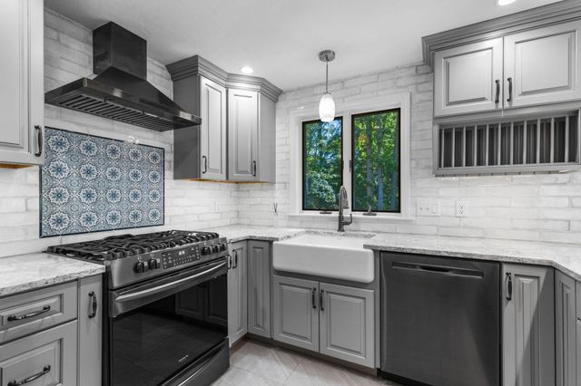 2 Fairway Circle, Sandwich, MA 02563