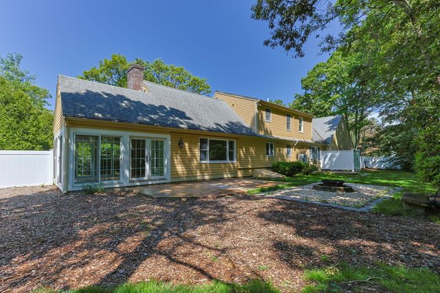 2 Fairway Circle, Sandwich, MA 02563