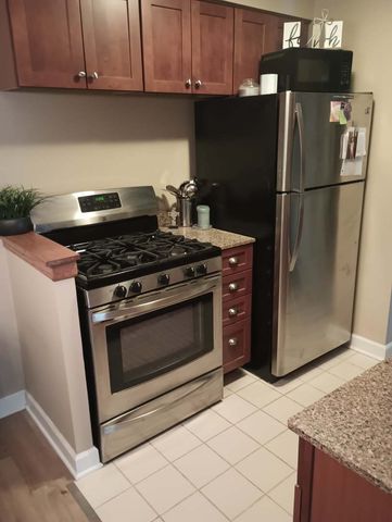 1880 Bonnie Lane 112, Hoffman Estates, IL 60169