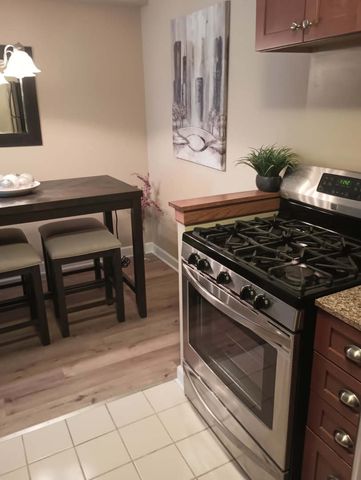 1880 Bonnie Lane 112, Hoffman Estates, IL 60169