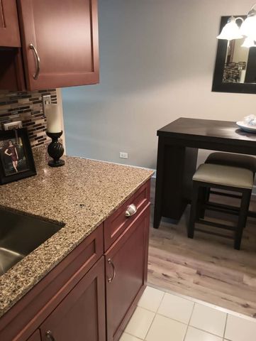 1880 Bonnie Lane 112, Hoffman Estates, IL 60169