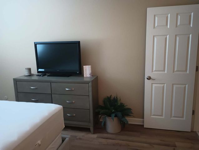 1880 Bonnie Lane 112, Hoffman Estates, IL 60169