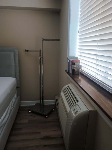 1880 Bonnie Lane 112, Hoffman Estates, IL 60169