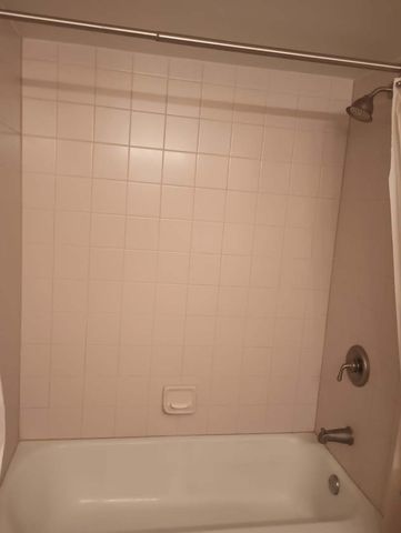 1880 Bonnie Lane 112, Hoffman Estates, IL 60169