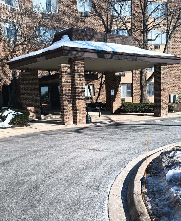 1880 Bonnie Lane 112, Hoffman Estates, IL 60169