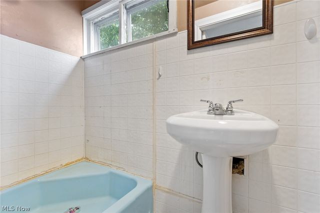 3213 Regent Avenue NE, Canton, OH 44705