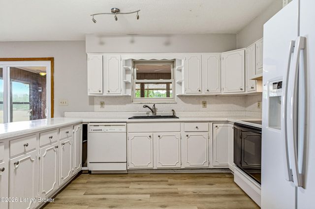 1712 Bass Cir, La Grange, KY 40031